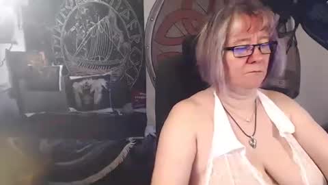 Snapshot of kleiner_teufel chatting on April 24, 7:11 am Michelle online show from April 24, 7:11 am
