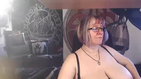 Snapshot of kleiner_teufel chatting on April 25, 8:50 am Michelle online show from April 25, 8:50 am