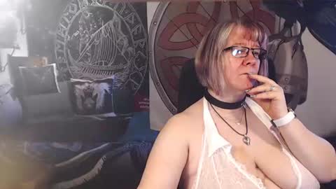 Snapshot of kleiner_teufel chatting on May 4, 5:58 am Michelle online show from May 4, 5:58 am