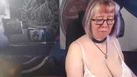 Snapshot of kleiner_teufel chatting on May 8, 7:03 am Michelle online show from May 8, 7:03 am