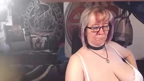 Snapshot of kleiner_teufel chatting on May 17, 4:25 pm Michelle online show from May 17, 4:25 pm
