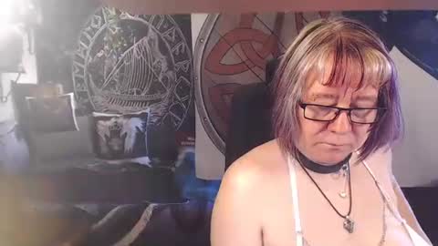 Snapshot of kleiner_teufel chatting on May 22, 6:53 am Michelle online show from May 22, 6:53 am