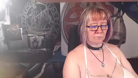 Snapshot of kleiner_teufel chatting on June 2, 6:10 pm Michelle online show from June 2, 6:10 pm