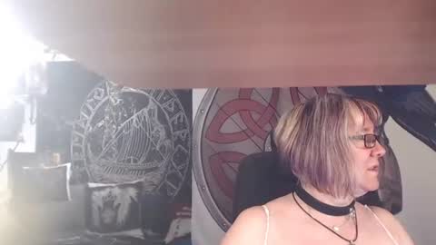 Snapshot of kleiner_teufel chatting on June 4, 6:14 pm Michelle online show from June 4, 6:14 pm