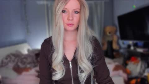 Snapshot of klementinagirl chatting on February 15, 8:38 pm Klementinafanslyklementina6661 online show from February 15, 8:38 pm