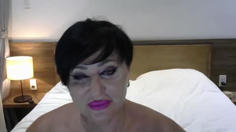 kleo901854860422 online show from June 9, 6:52 pm