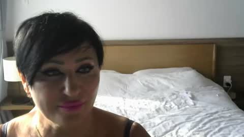 kleo901854860422 online show from June 14, 9:44 am