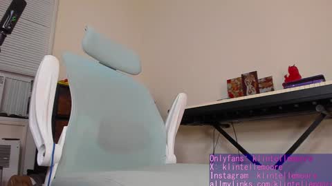 Snapshot of klintellemoore chatting on December 24, 1:27 am Klintelle Moore online show from December 24, 1:27 am