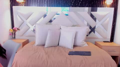  Kloe  online show from December 7, 3:30 pm