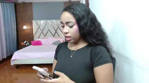 Snapshot of kloe_rousse01 chatting on May 9, 11:10 pm online show from May 9, 11:10 pm