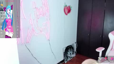 Snapshot of kloeking_ chatting on October 16, 12:44 am kloe online show from October 16, 12:44 am