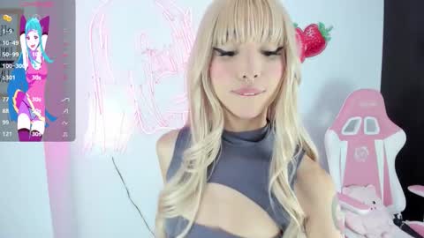 Snapshot of kloeking_ chatting on November 26, 1:39 am kloe online show from November 26, 1:39 am