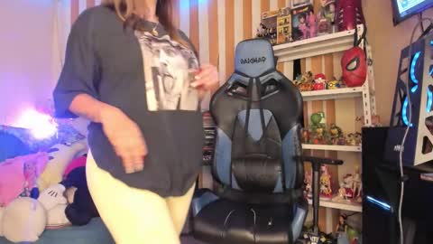 Snapshot of kloelamaravilla18 chatting on December 23, 2:31 am kloelamaravilla18 online show from December 23, 2:31 am