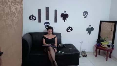 Snapshot of kloewolf chatting on October 23, 10:25 am Kloe online show from October 23, 10:25 am