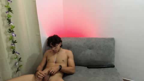 Snapshot of kloeysexy1 chatting on January 30, 4:02 pm kloeysexy1 online show from January 30, 4:02 pm