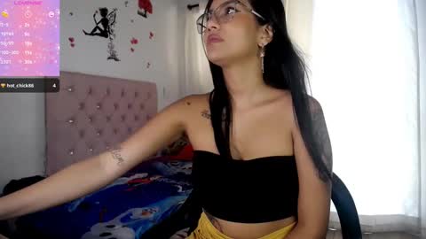 Snapshot of kloy_sech chatting on February 10, 6:24 pm Valen online show from February 10, 6:24 pm