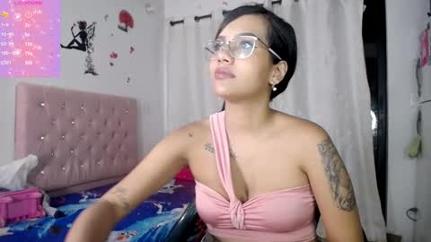 Snapshot of kloy_sech chatting on March 1, 11:58 pm Valen online show from March 1, 11:58 pm