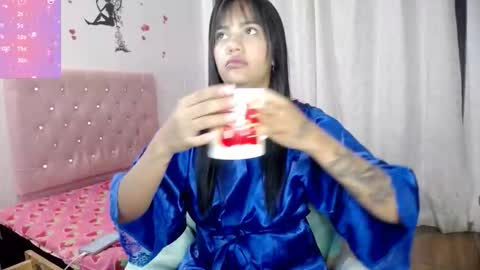 Snapshot of kloy_sech chatting on October 22, 10:04 am Valen online show from October 22, 10:04 am