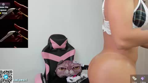 Snapshot of kmipearl chatting on March 3, 12:00 pm Camila Reyes online show from March 3, 12:00 pm