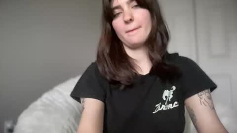 Snapshot of knextdoor chatting on May 3, 3:29 pm knextdoor online show from May 3, 3:29 pm