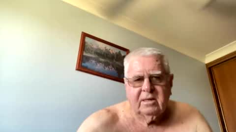 Snapshot of knights2001 chatting on December 23, 3:50 am Aussiedude online show from December 23, 3:50 am