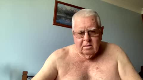 Snapshot of knights2001 chatting on January 10, 4:33 am Aussiedude online show from January 10, 4:33 am