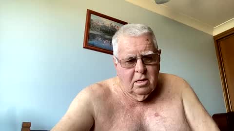 Snapshot of knights2001 chatting on February 25, 11:44 pm Aussiedude online show from February 25, 11:44 pm