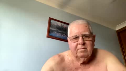 Snapshot of knights2001 chatting on February 27, 5:45 am Aussiedude online show from February 27, 5:45 am