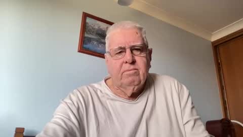 Snapshot of knights2001 chatting on September 15, 10:10 pm Aussiedude online show from September 15, 10:10 pm
