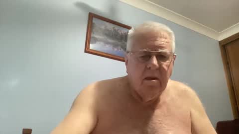 Snapshot of knights2001 chatting on October 1, 11:27 am Aussiedude online show from October 1, 11:27 am