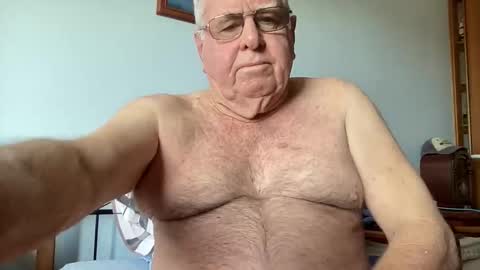 Snapshot of knights2001 chatting on October 2, 10:06 pm Aussiedude online show from October 2, 10:06 pm