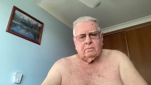 Snapshot of knights2001 chatting on October 6, 9:01 pm Aussiedude online show from October 6, 9:01 pm