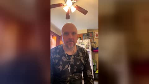 Snapshot of knotdaddy1983 chatting on March 29, 4:18 pm knotdaddy1983 online show from March 29, 4:18 pm