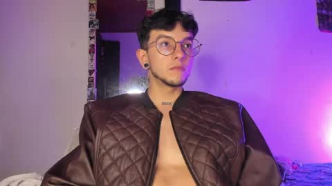 Koddy Independent model online show from June 10, 1:50 am