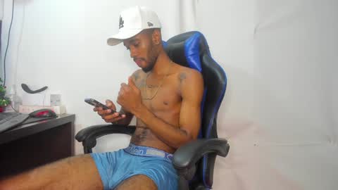 Snapshot of kofi_exotic_ chatting on December 21, 2:30 am kofi online show from December 21, 2:30 am