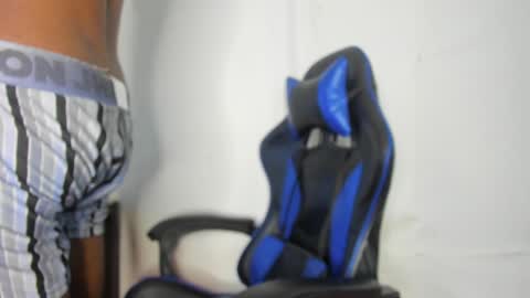 Snapshot of kofi_exotic_ chatting on December 22, 10:36 pm kofi online show from December 22, 10:36 pm