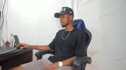 Snapshot of kofi_exotic_ chatting on February 25, 4:21 pm kofi online show from February 25, 4:21 pm