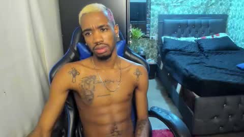 Snapshot of kofi_exotic_ chatting on November 22, 9:47 pm kofi online show from November 22, 9:47 pm