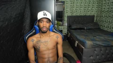 Snapshot of kofi_exotic_ chatting on December 4, 11:02 pm kofi online show from December 4, 11:02 pm