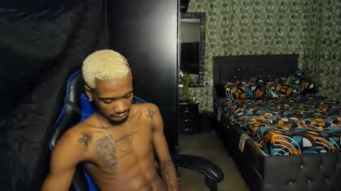 Snapshot of kofi_exotic_ chatting on December 14, 8:02 pm kofi online show from December 14, 8:02 pm