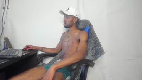 Snapshot of kofi_exotic_ chatting on June 20, 7:49 pm kofi online show from June 20, 7:49 pm