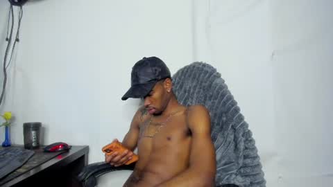 Snapshot of kofi_exotic_ chatting on June 23, 10:30 pm kofi online show from June 23, 10:30 pm