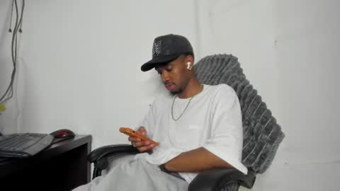 Snapshot of kofi_exotic_ chatting on July 15, 2:39 am kofi online show from July 15, 2:39 am