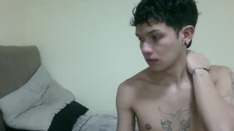 Snapshot of koiseraphin chatting on May 17, 2:42 am Jacob and Victoria online show from May 17, 2:42 am