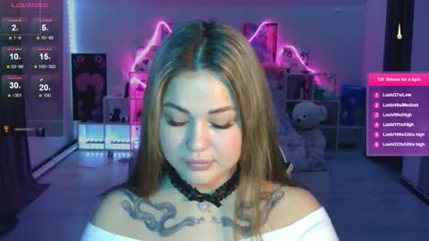 Snapshot of kokokolla chatting on November 1, 10:12 pm Mia online show from November 1, 10:12 pm