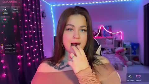 Snapshot of kokokolla chatting on December 13, 7:53 pm Mia online show from December 13, 7:53 pm