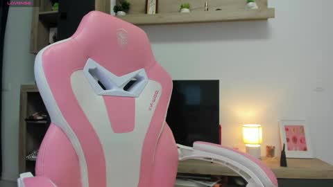 Snapshot of komydoll chatting on November 28, 10:45 pm kamydoll online show from November 28, 10:45 pm