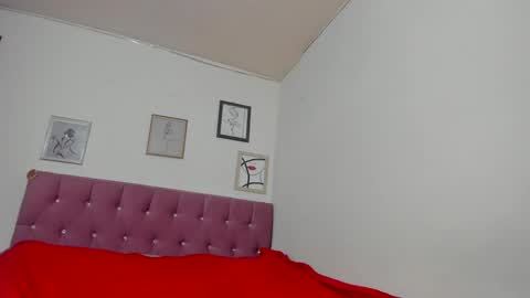 konie Diaz online show from February 3, 6:28 pm