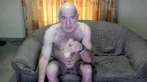 Snapshot of konstantin1970 chatting on February 19, 2:13 pm konstantin1970 online show from February 19, 2:13 pm