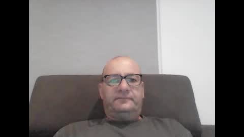 Snapshot of konsty17 chatting on February 8, 10:24 pm konsty17 online show from February 8, 10:24 pm